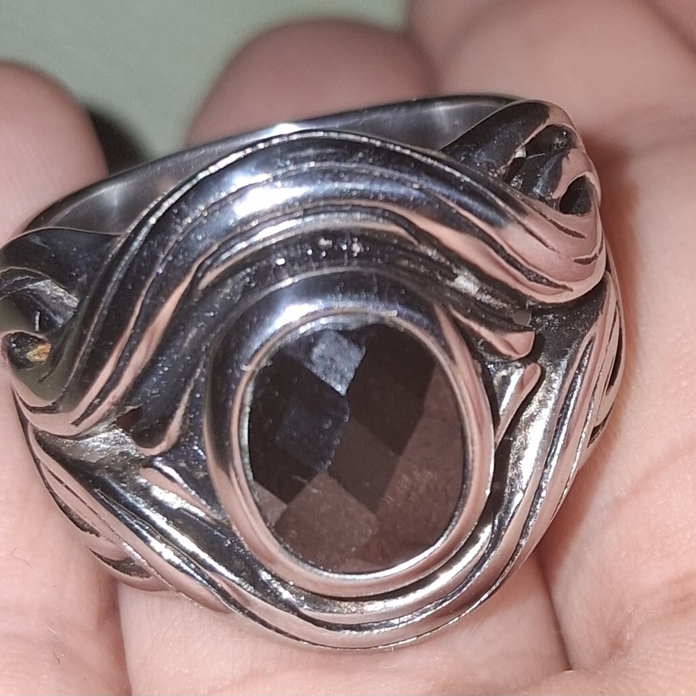 Elegant Silver and Black Women's Ring